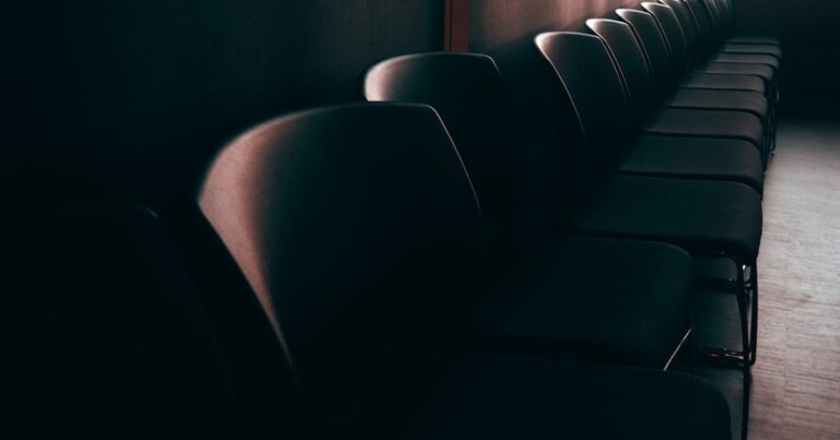 泣いているのは「弱い人」ではない――「普通」という仮面が剥がれる瞬間の構造論