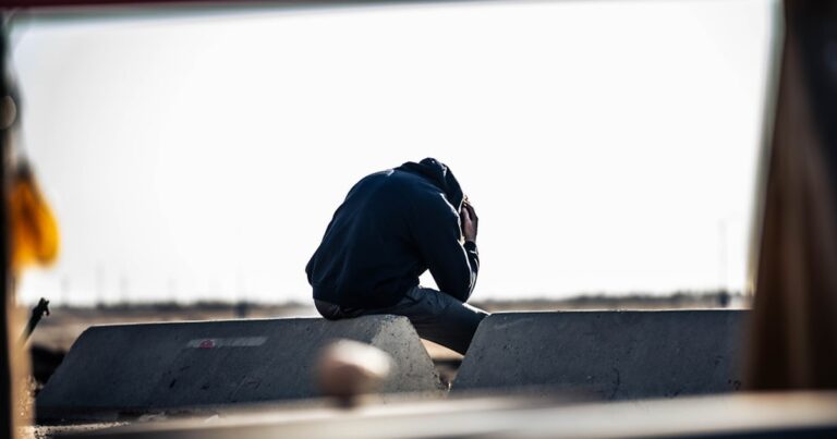 過労死ラインという名の境界線：法は守れず、医は測れず、人は倒れる
